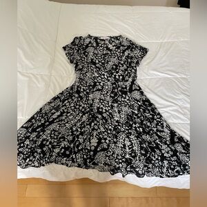 Maxi black dress with white patterns, medium size